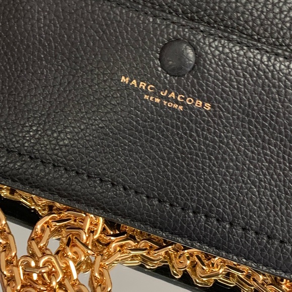 SALE‼️$275 MARC JACOBS EMPIRE CITY LEATHER WALLET - Picture 6 of 8